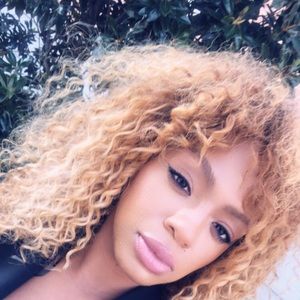 Meet your Posher, Lucienne